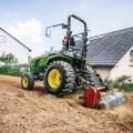 JOHN DEERE 3025E Compact tractor